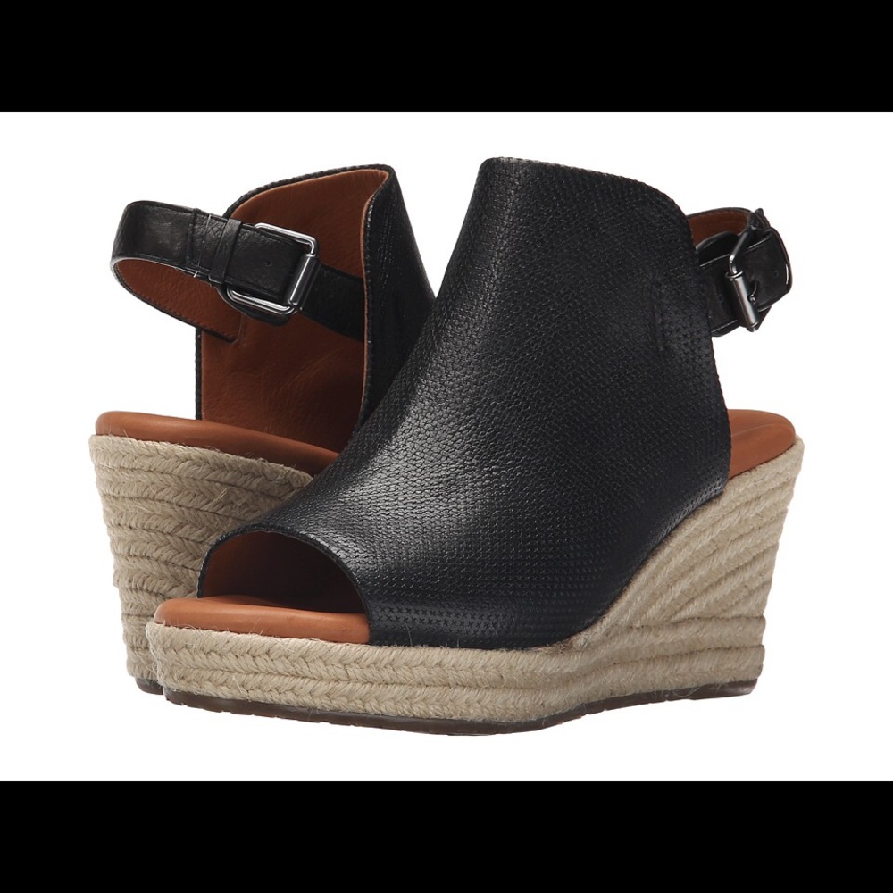 Gentle Souls Katie Wedge Sandal.  Size 9