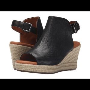 Gentle Souls Katie Wedge Sandal.  Size 9