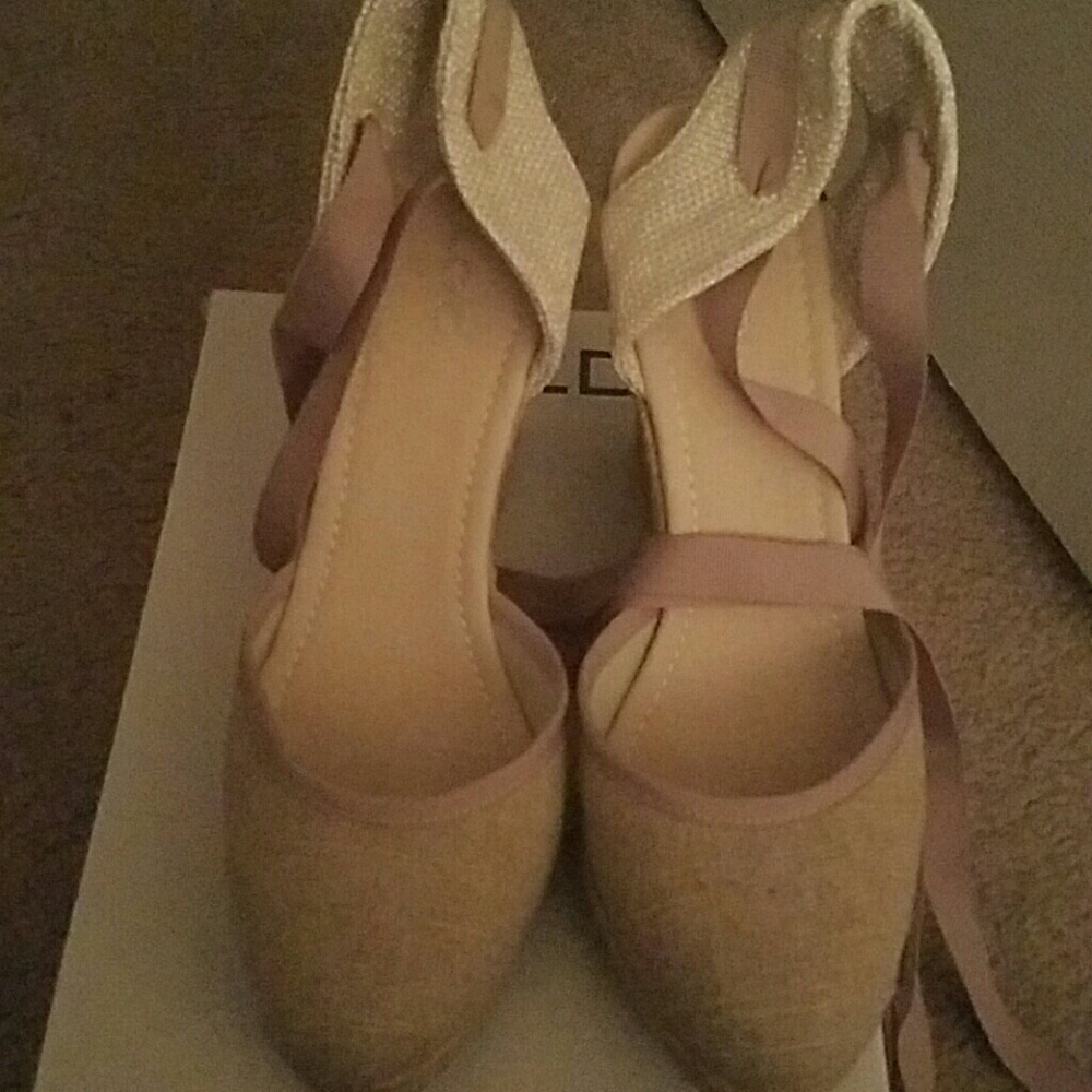 Aldo wedge shoe Size 9 to 9.5