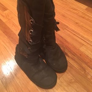 Gorgeous black high full of fur boots