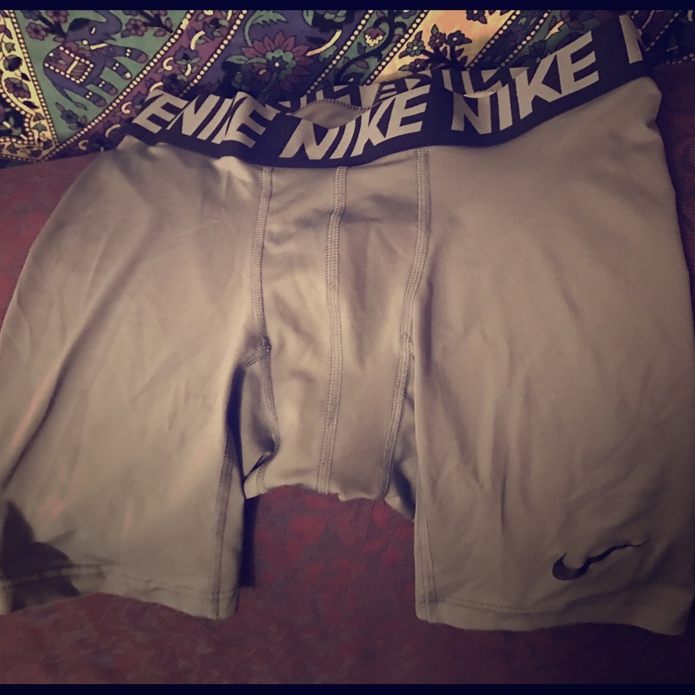 MENS Nike compression shorts- like NEW medium