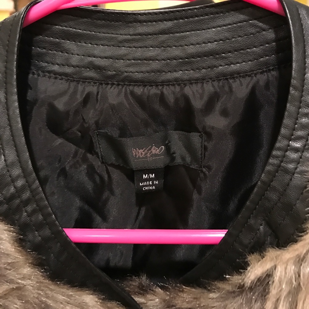 Mossimo Vest - Picture 2 of 3