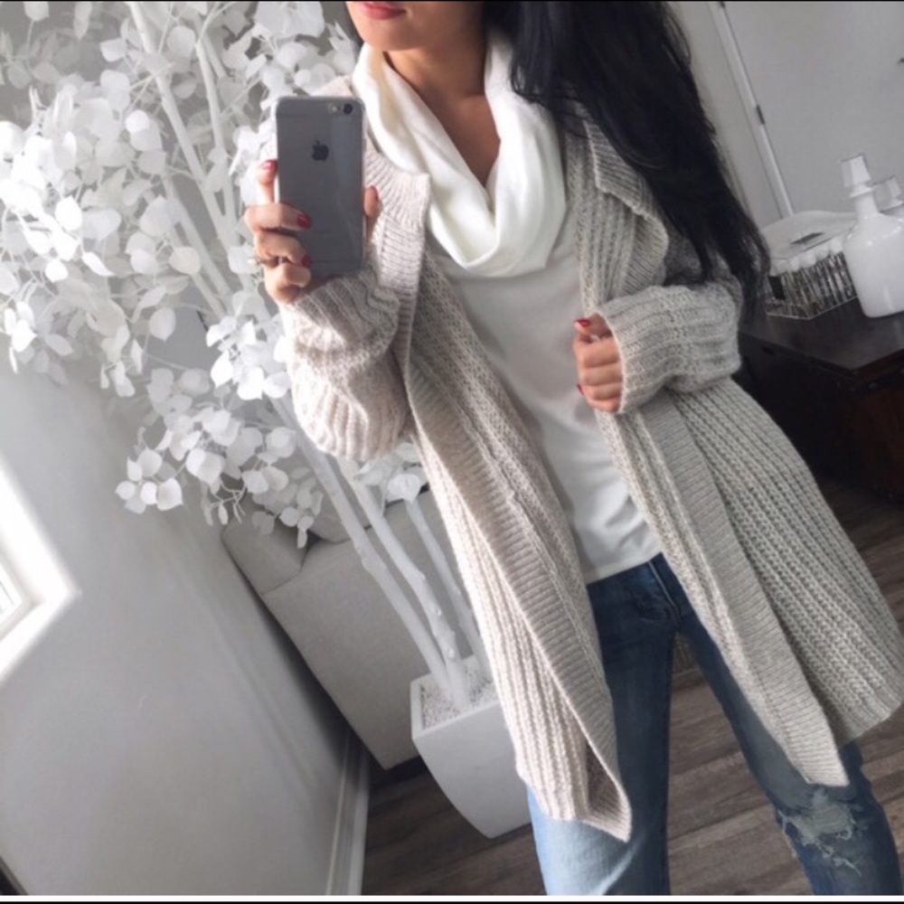 REPOSH!  Natural Pearl Knit Cardigan