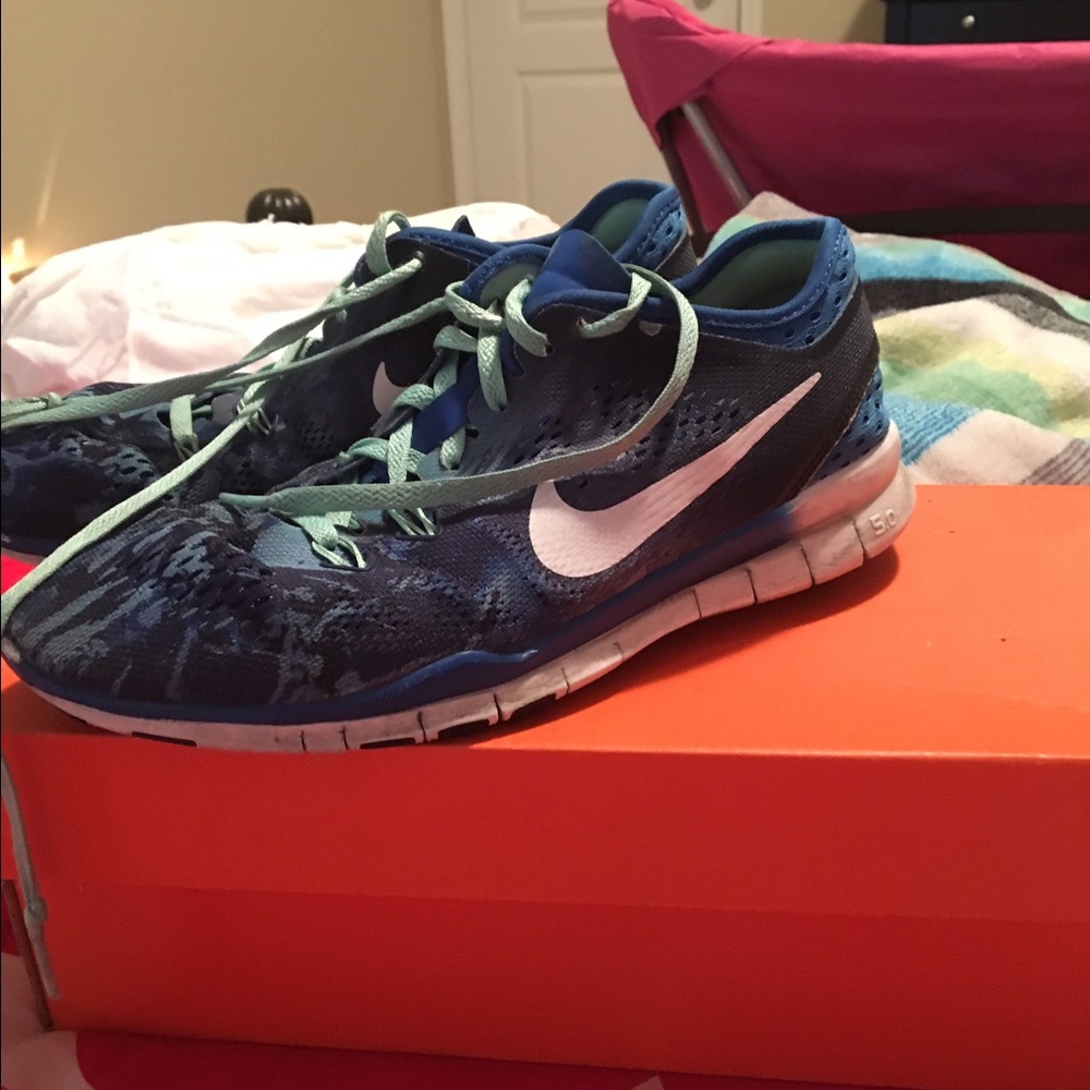 Nike running shoes size 6