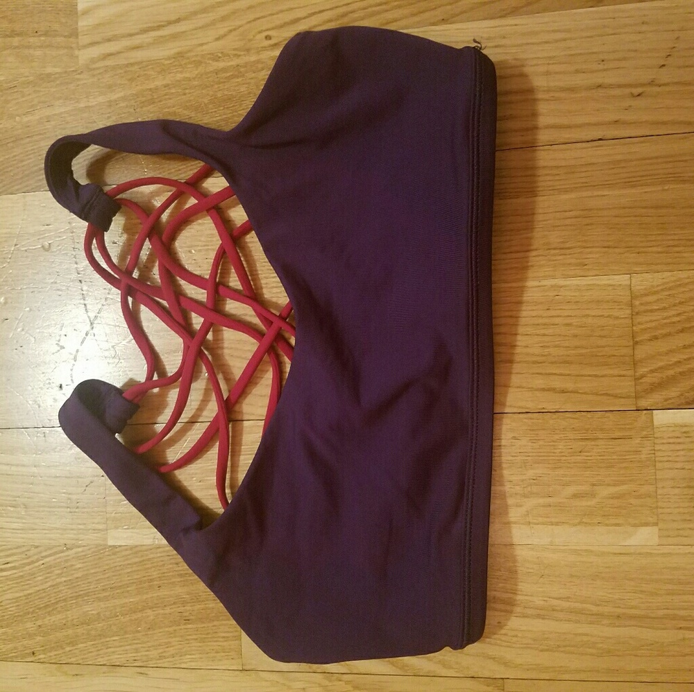 Lululemon sports bra