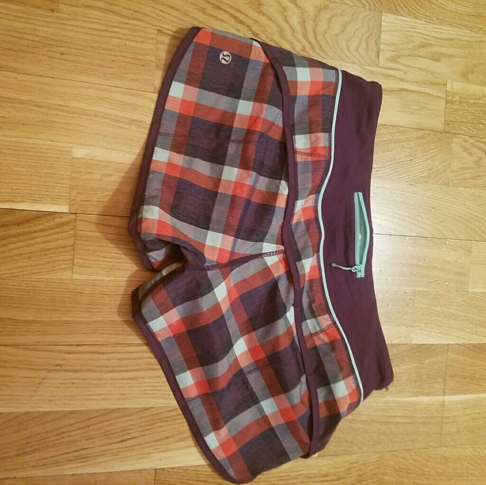 Lululemon shorts size 6