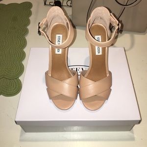 Steve Madden "Mickey" Heel size 7