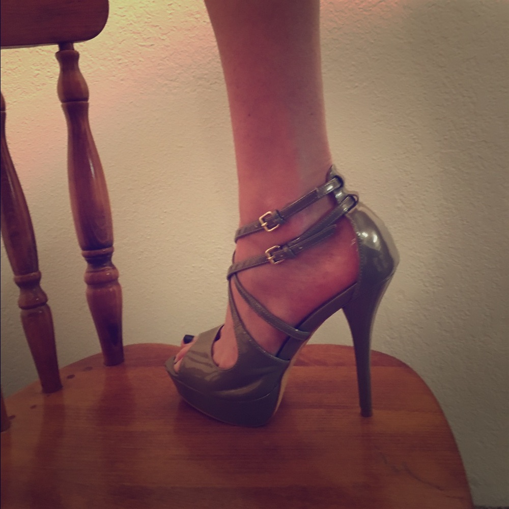 Strapped pumps