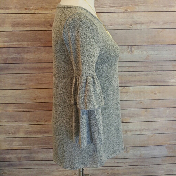 Heathered gray bell 3/4 sleeve top - Picture 2 of 4
