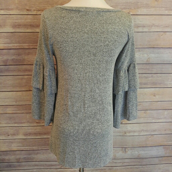 Heathered gray bell 3/4 sleeve top - Picture 3 of 4