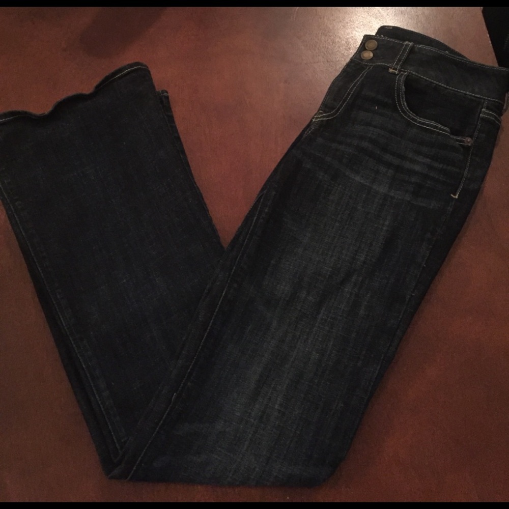 American eagle size 8 long dark denim jeans.