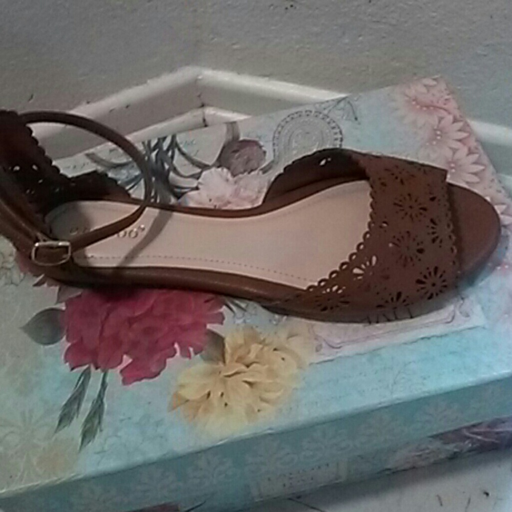 Tan Bamboo cute sandals😊