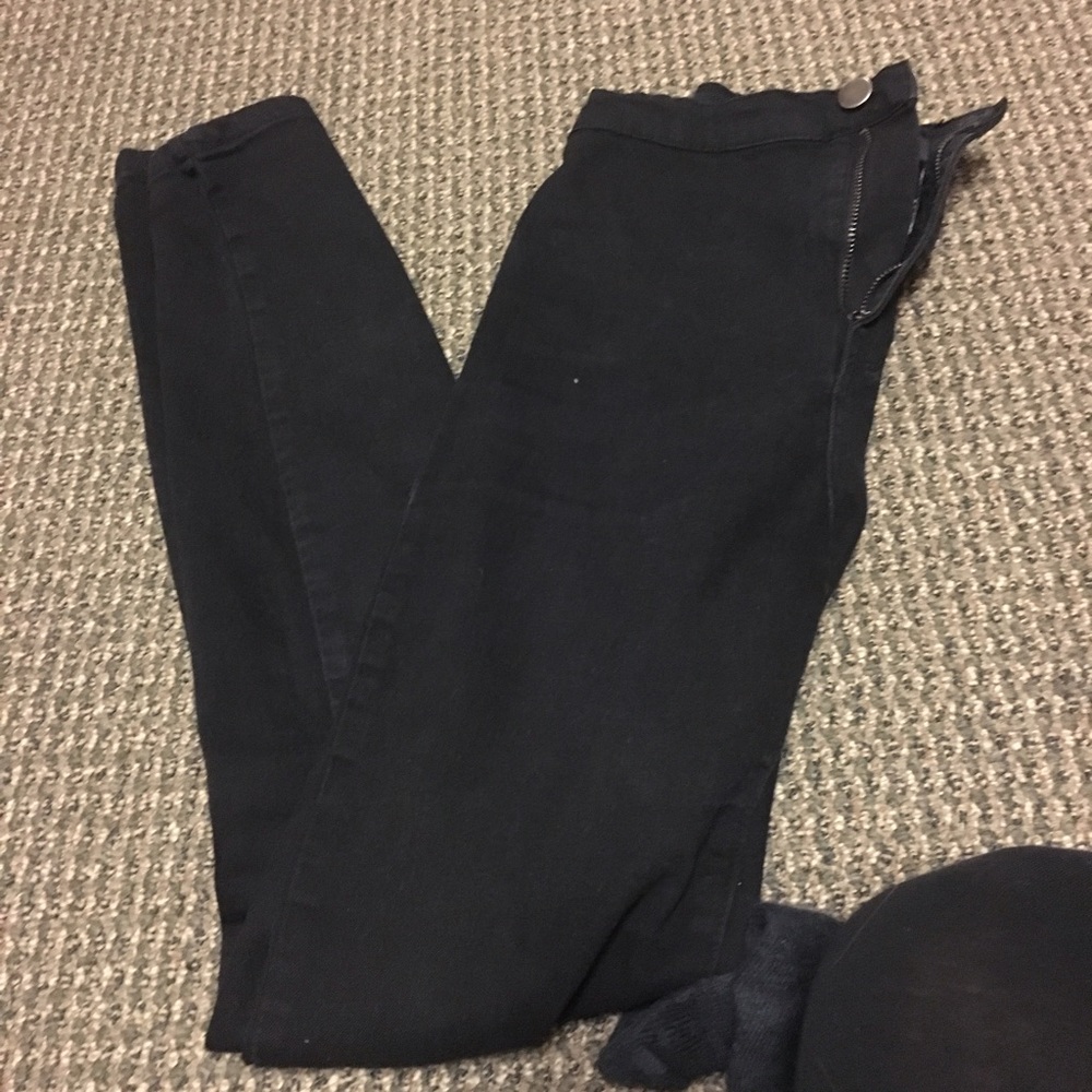 HIGH WAISTED skinny black jeans.