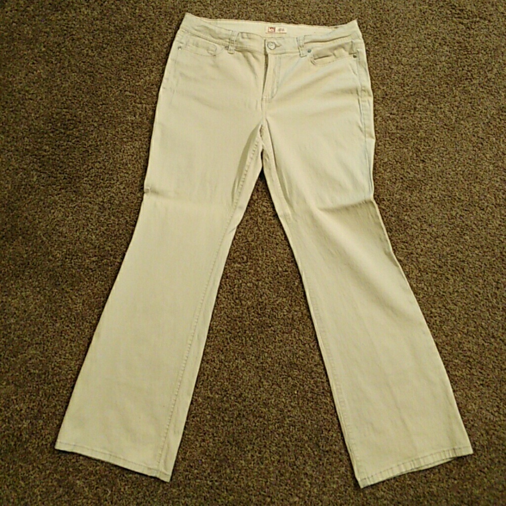 l.e.i "Sophia" hipster flare cream colored pants