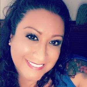 Meet your Posher, Josefa