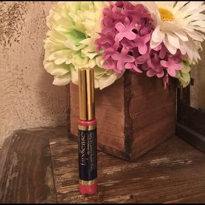 Lip Sense long-lasting liquid lip colour