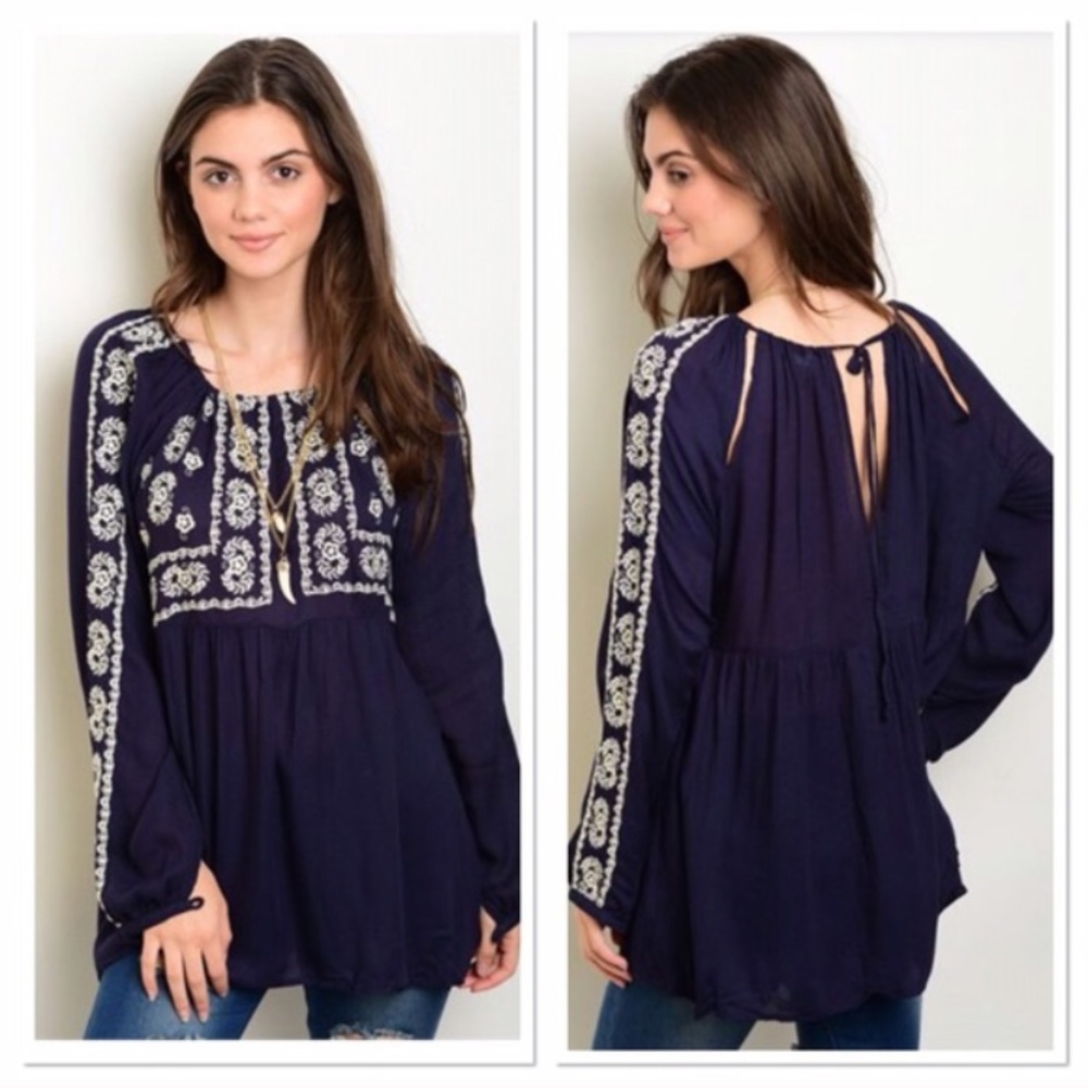 🚨CLOSET CLOSING🚨
‼️LAST 1‼️Boho Navy/Ivory Top - Picture 2 of 5