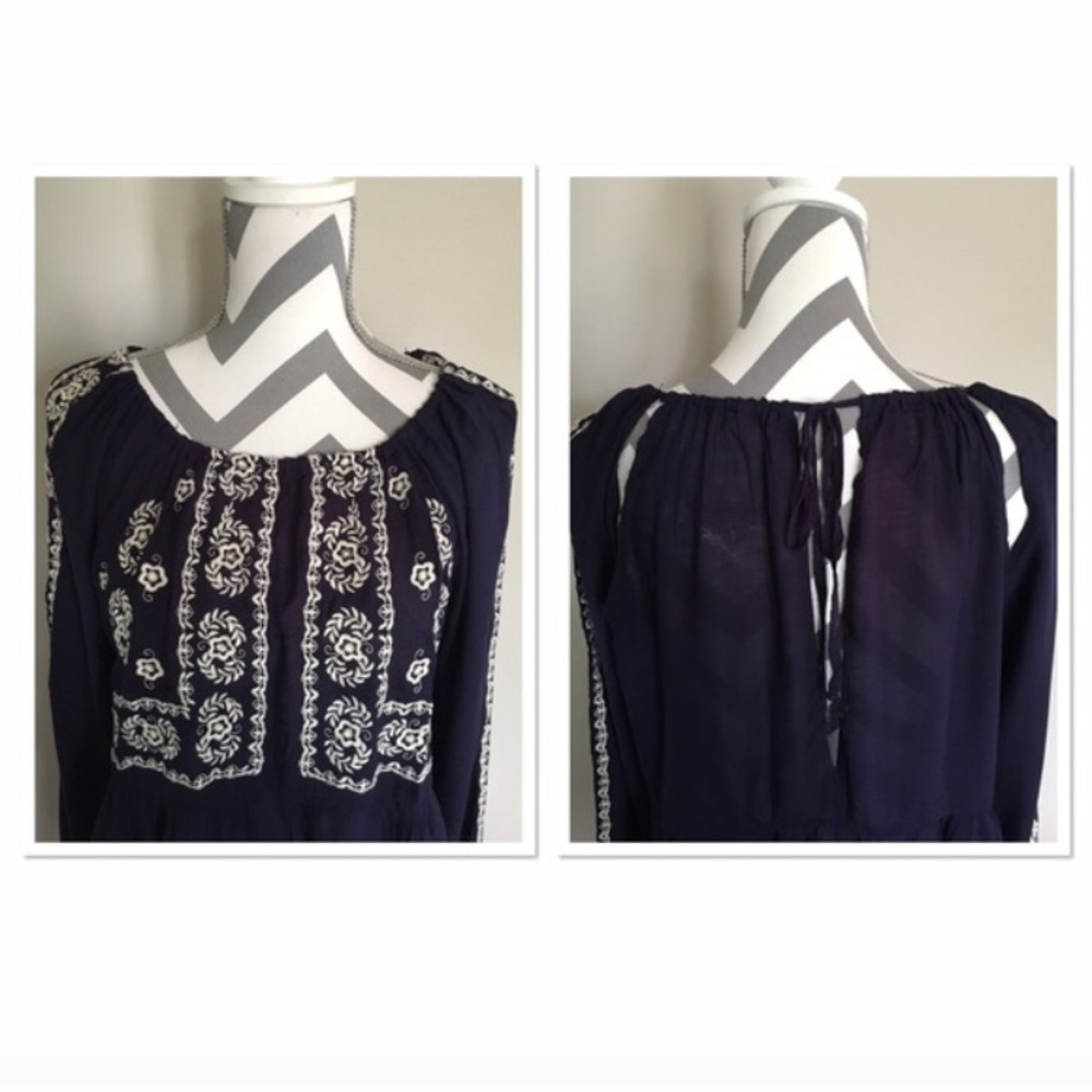 🚨CLOSET CLOSING🚨
‼️LAST 1‼️Boho Navy/Ivory Top - Picture 4 of 5