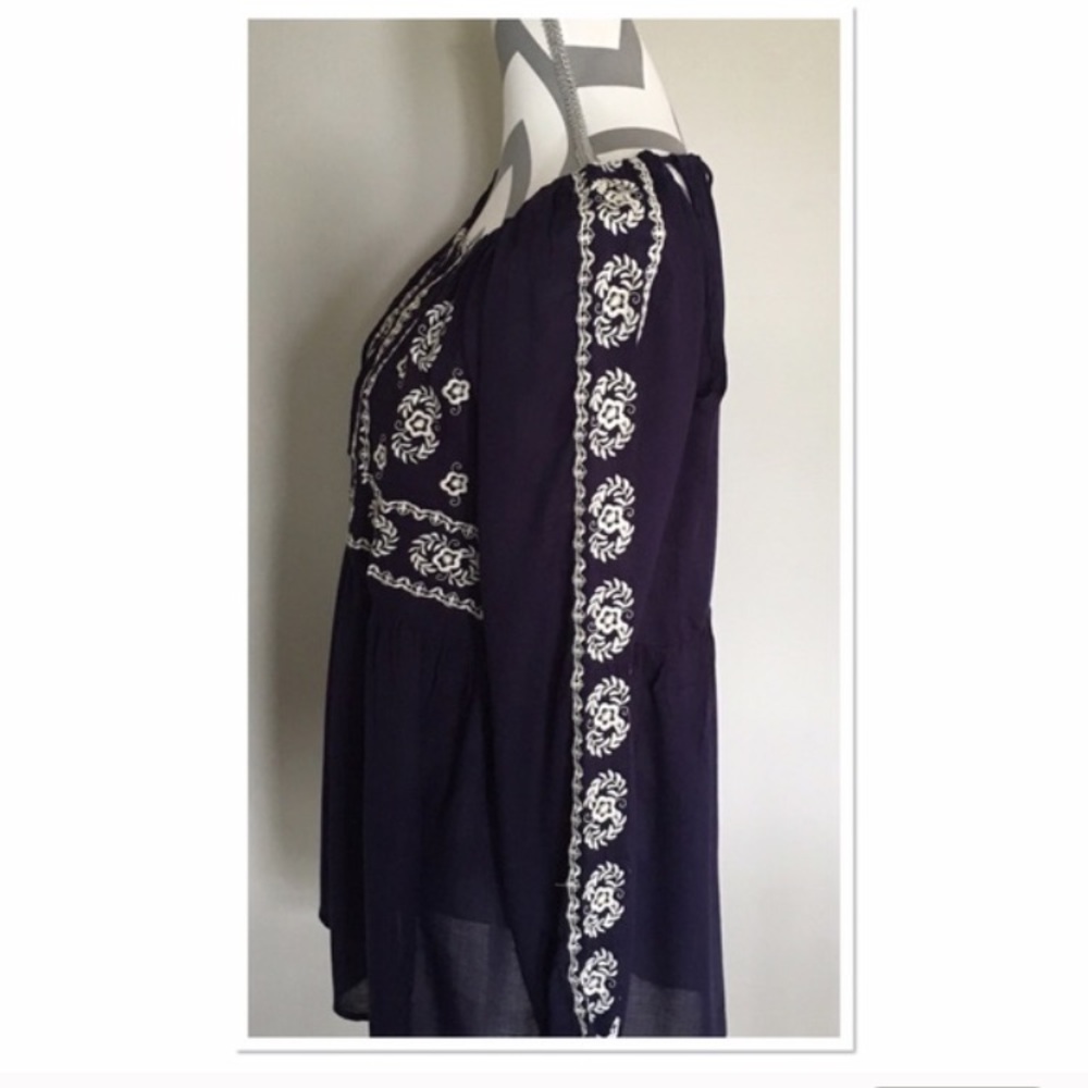 🚨CLOSET CLOSING🚨
‼️LAST 1‼️Boho Navy/Ivory Top - Picture 5 of 5