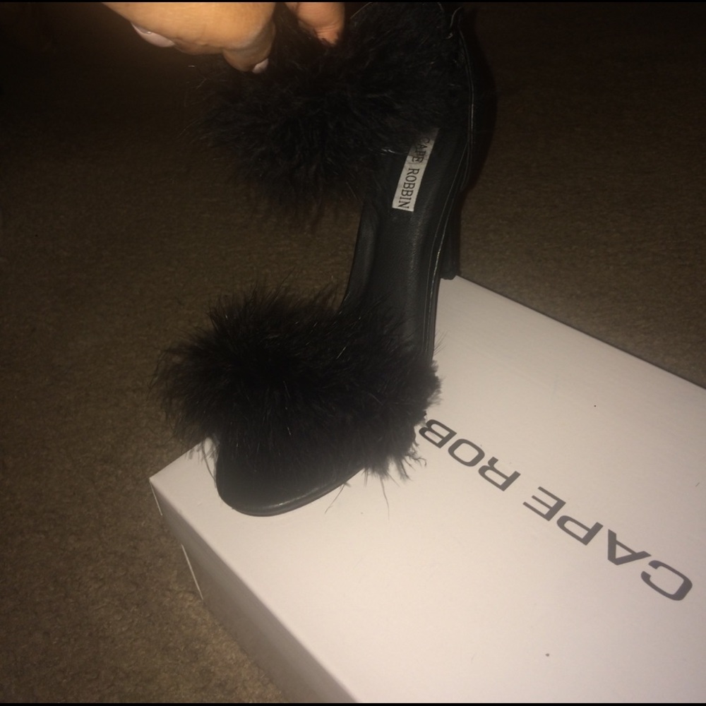 Black fur pumps