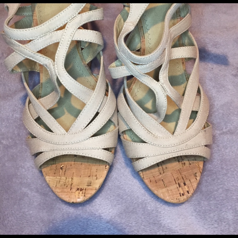 BP. Tan Wedges