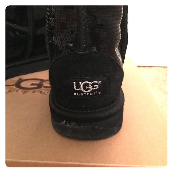 Classic Short Uggs Sparkle in Black. Size 7 - Picture 3 of 3