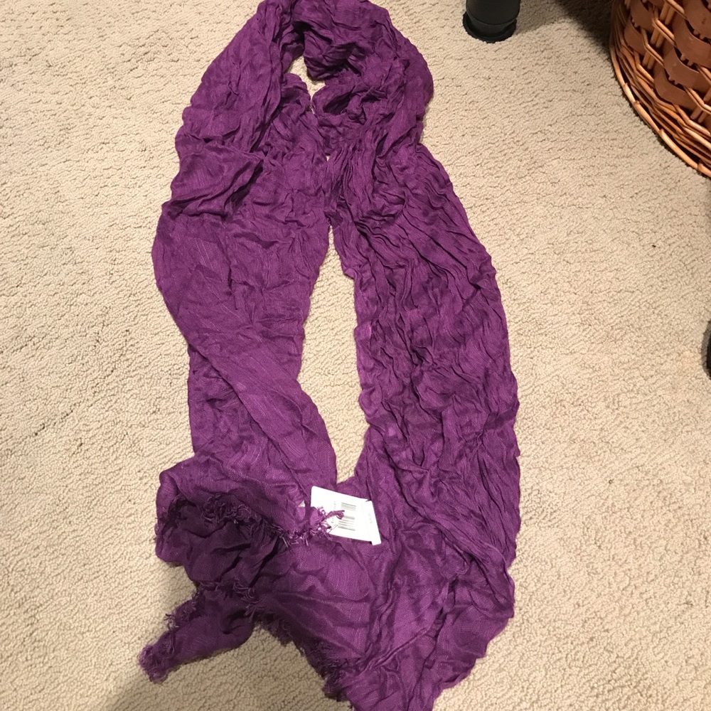 NWT Pretty purple scarf