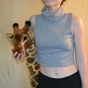 Sleevless grey turtleneck croptop