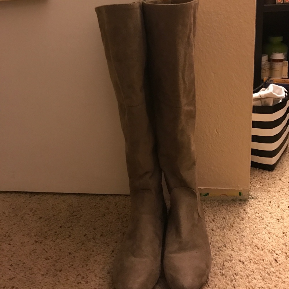 Grey/tan faux suede boots