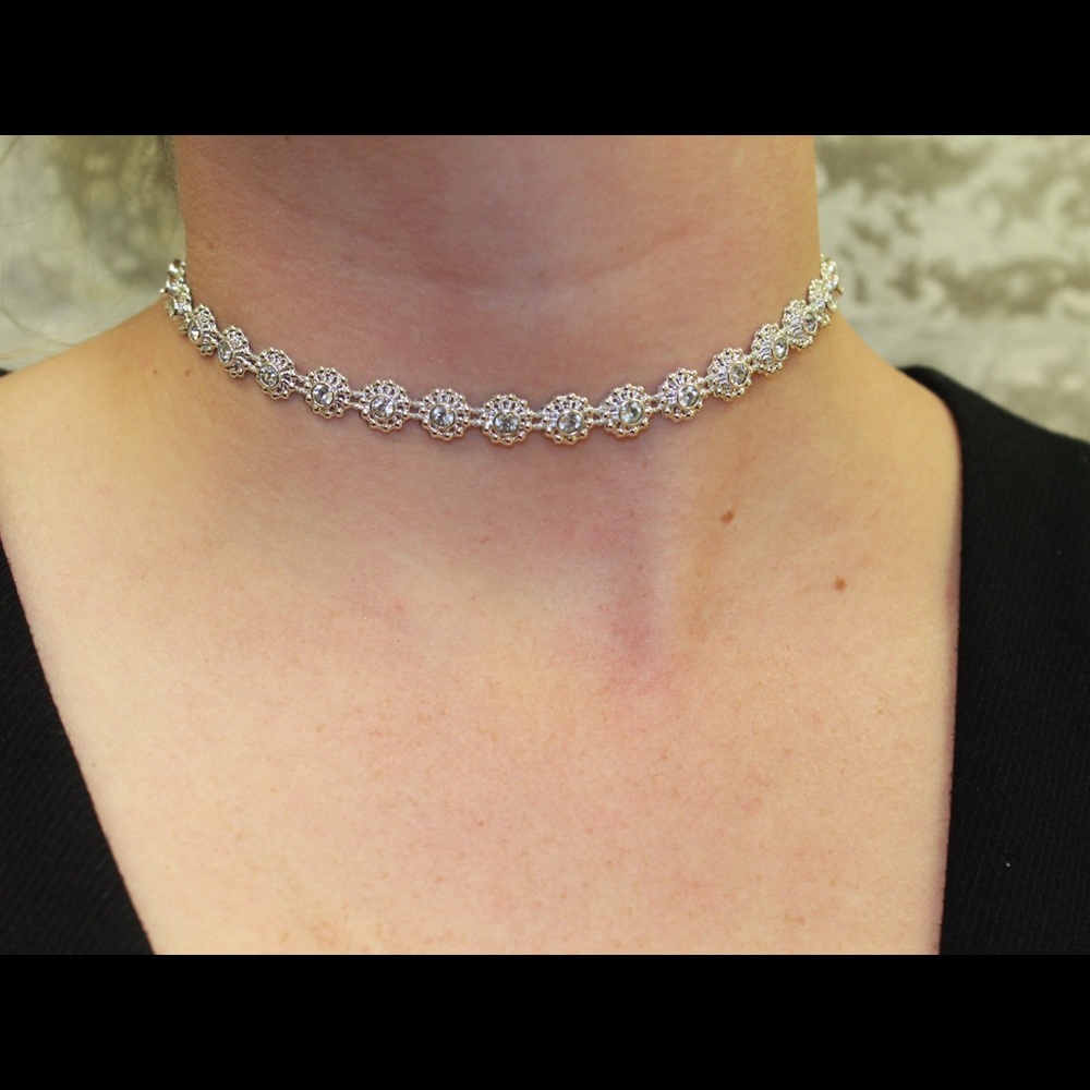 Choker necklace