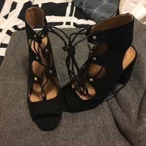 Black lace up shoes ❣️