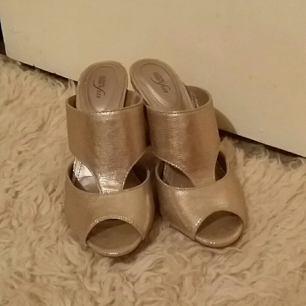 Cute gold heels