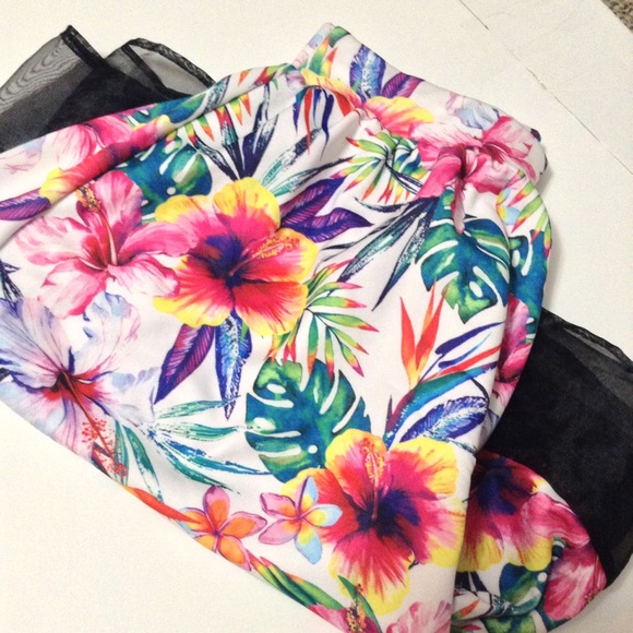 Dresses & Skirts - 🐬5 for $25🐬Tropical Floral Sheer Trimmed Skirt