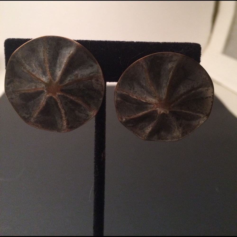 Vintage. Earrings - Picture 3 of 3