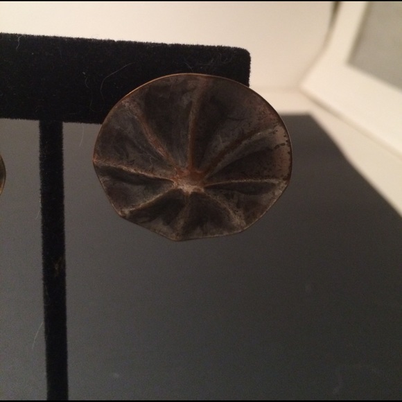 Vintage. Earrings - Picture 2 of 3