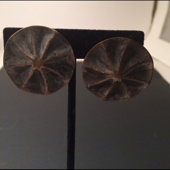 Vintage. Earrings - Picture 3 of 3