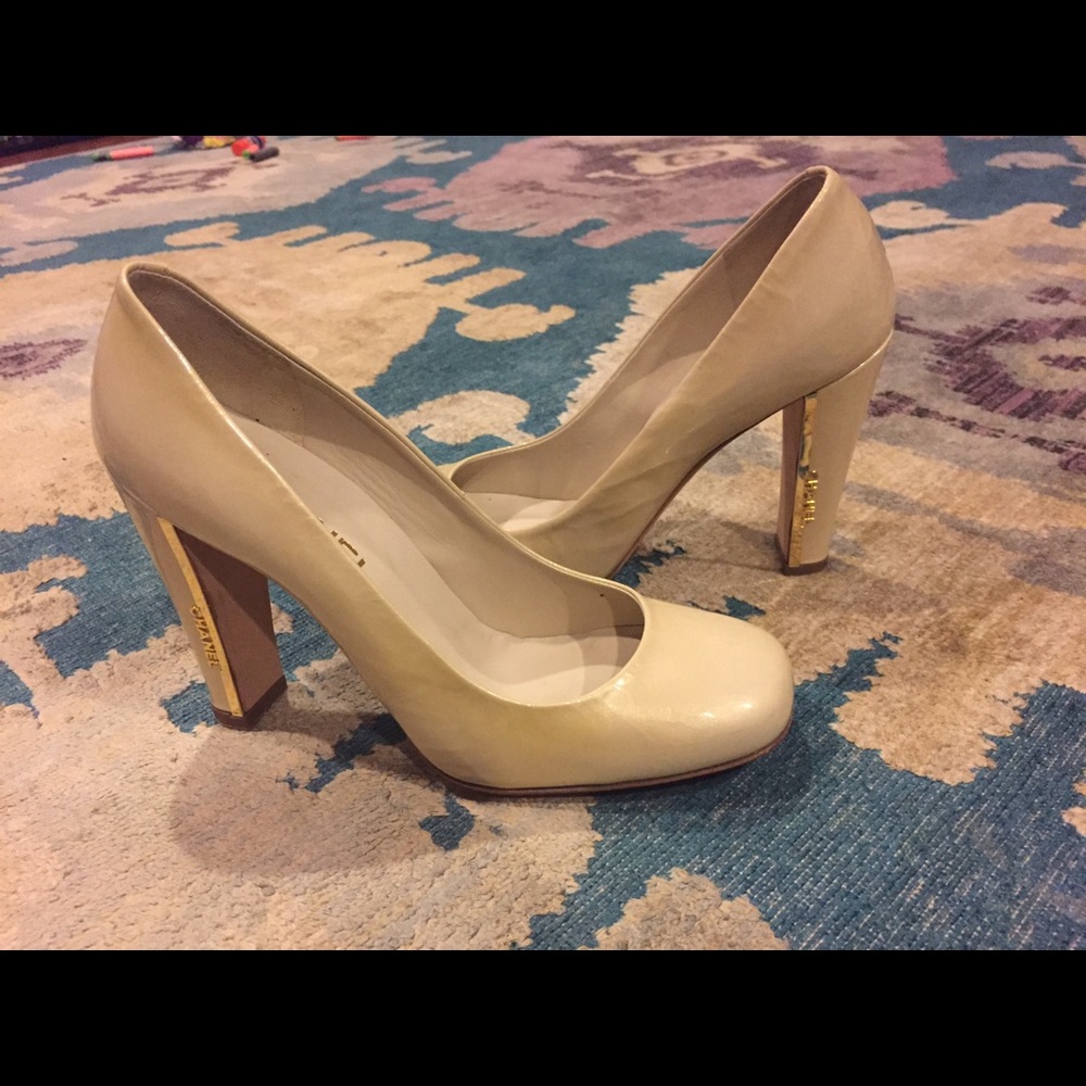 $795 Chanel Gold Logo Pumps
