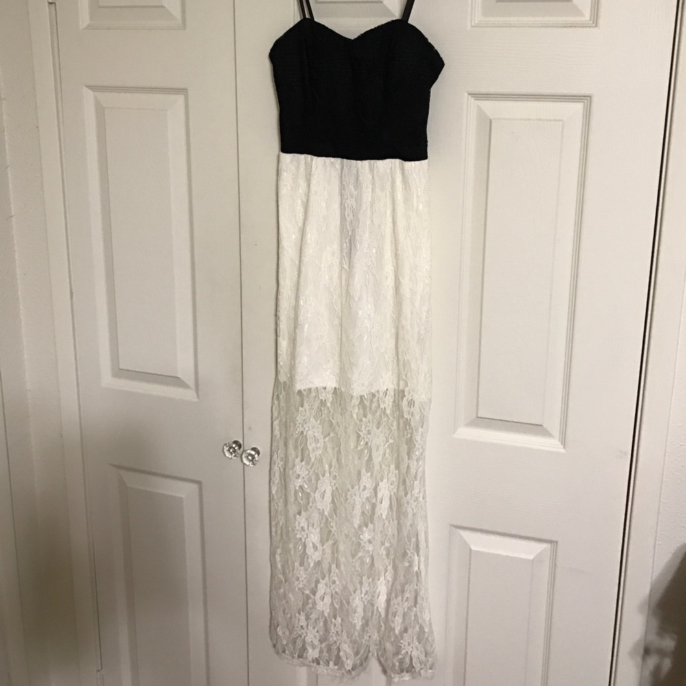 Jodi Kristopher Maxi Lace Dress