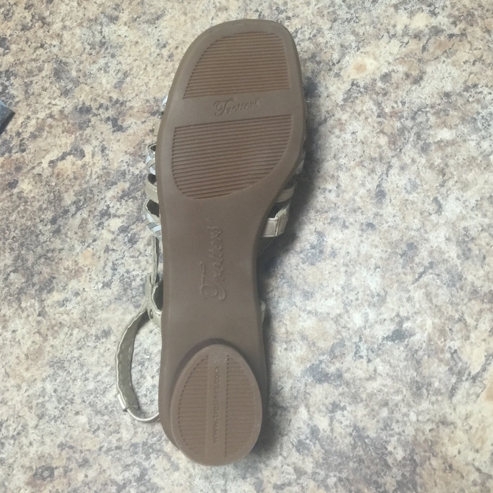 Sandals - Picture 3 of 4
