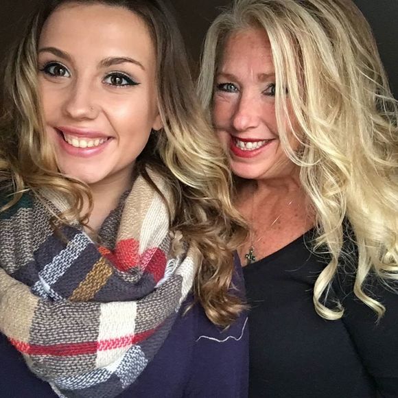 Meet your Posher, Lisa - Picture 1 of 1