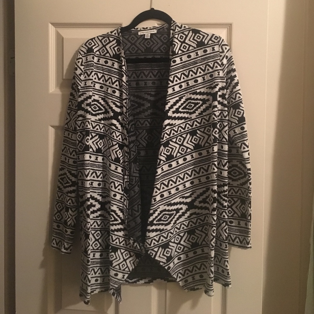 American eagle black and white Aztec cardigan