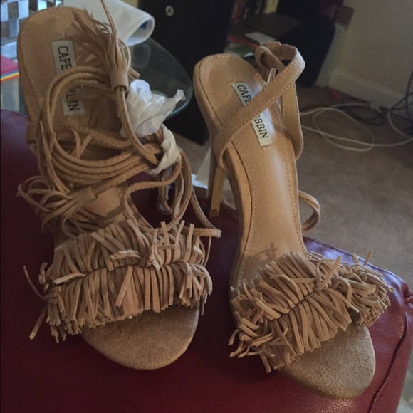 Fringe heels - Picture 2 of 3