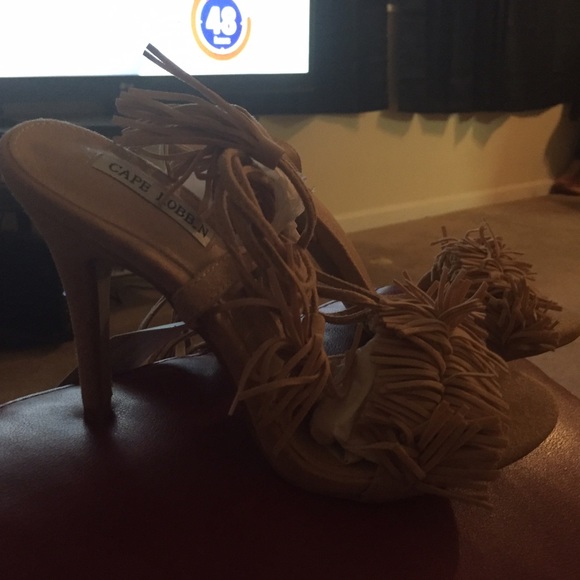 Fringe heels - Picture 3 of 3