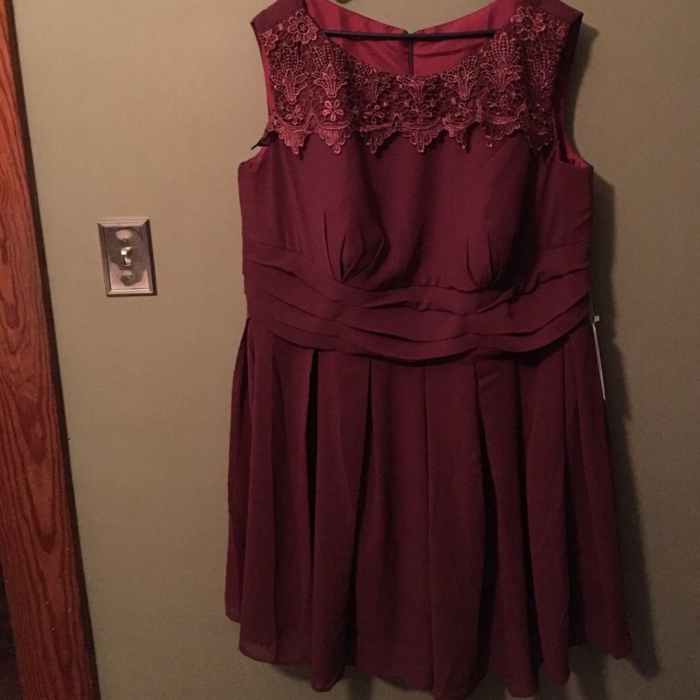 Burgundy bridesmaid dress.NWT 4X