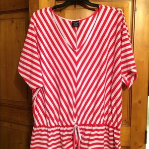 Red/white v neck short sleeves top size XXL