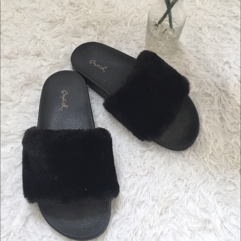 Faux fur slides