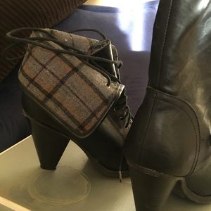 Black womans ankle boot sz 9.5