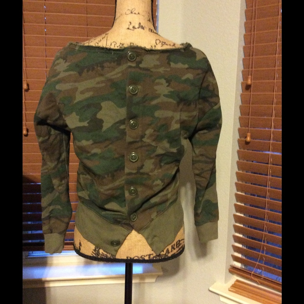 Sweatshirt