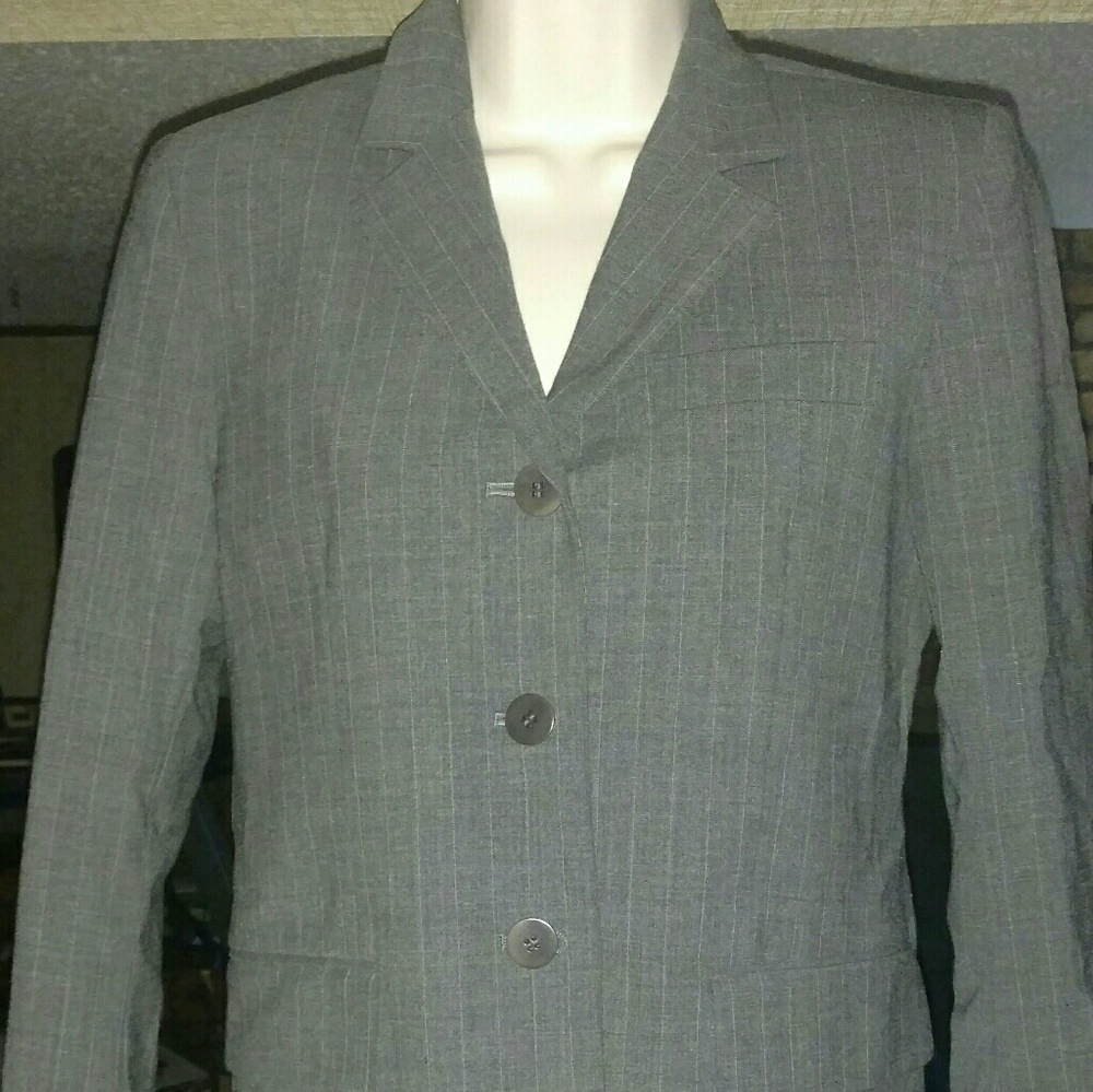 NEW! w tags DKNY wool-blend blazer, size 2 petite, gray pin-striped.