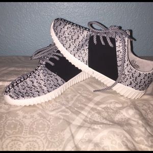 NWOT YEEZY LOOKALIKE